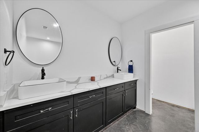528 Hill County Road 4411, Grandview, TX 76050