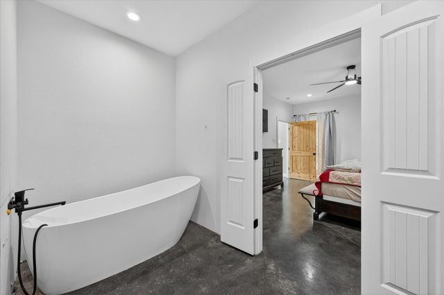 528 Hill County Road 4411, Grandview, TX 76050