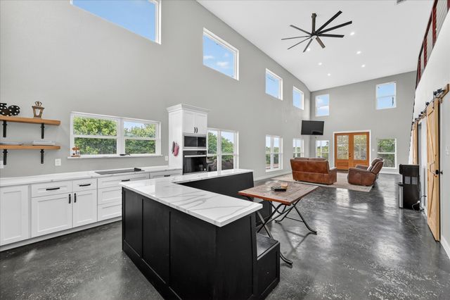 528 Hill County Road 4411, Grandview, TX 76050