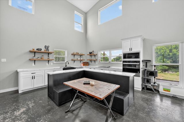 528 Hill County Road 4411, Grandview, TX 76050