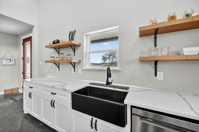 528 Hill County Road 4411, Grandview, TX 76050