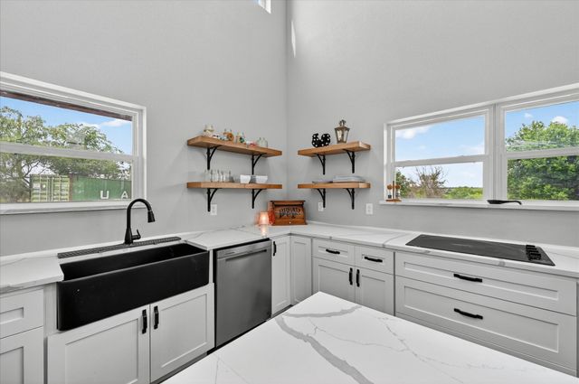 528 Hill County Road 4411, Grandview, TX 76050
