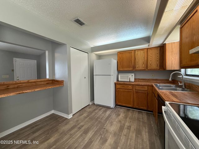 7691 GREGORY Drive, Jacksonville, FL 32210