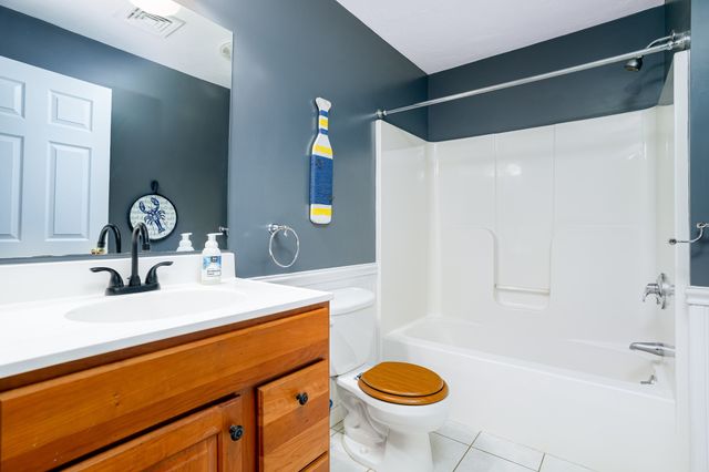 8 Alden Dr 8, Berlin, MA 01503