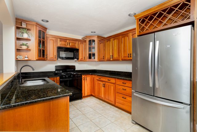 8 Alden Dr 8, Berlin, MA 01503