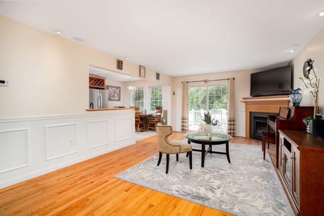 8 Alden Dr 8, Berlin, MA 01503