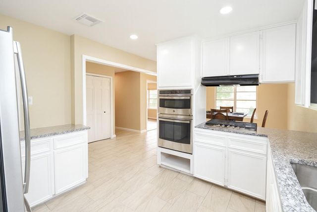 1424 N Avenue F, Freeport, TX 77541