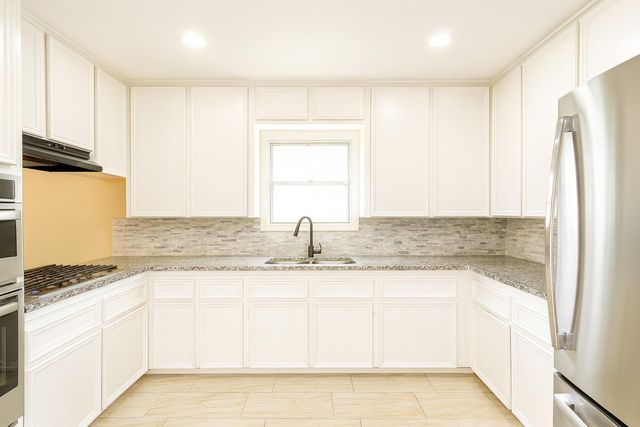 1424 N Avenue F, Freeport, TX 77541