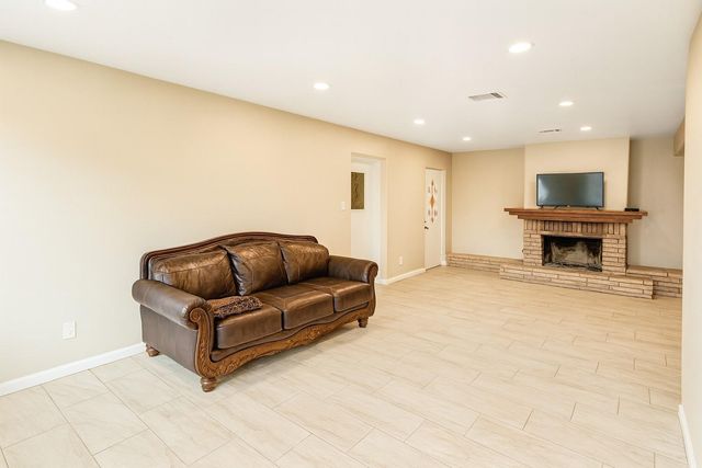 1424 N Avenue F, Freeport, TX 77541