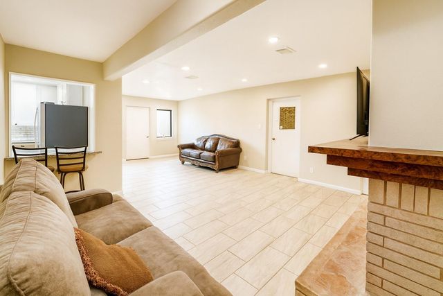 1424 N Avenue F, Freeport, TX 77541