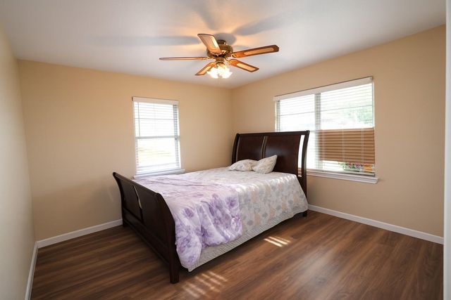 1424 N Avenue F, Freeport, TX 77541