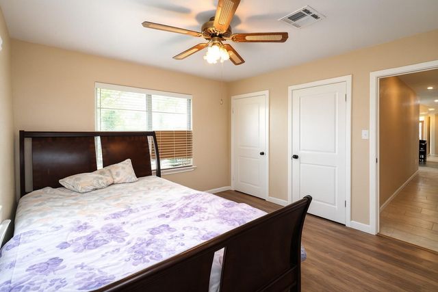 1424 N Avenue F, Freeport, TX 77541
