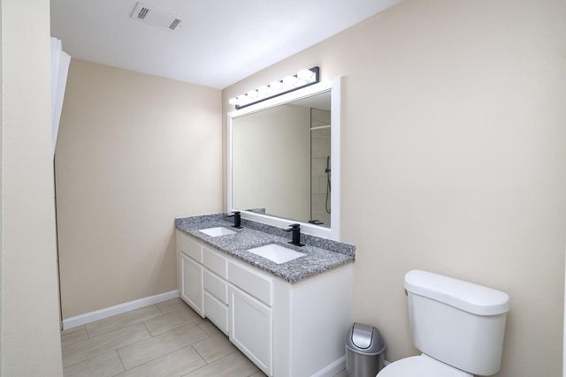 1424 N Avenue F, Freeport, TX 77541