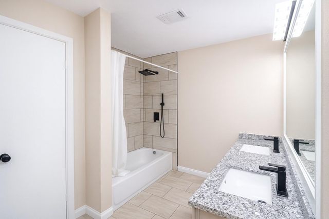 1424 N Avenue F, Freeport, TX 77541