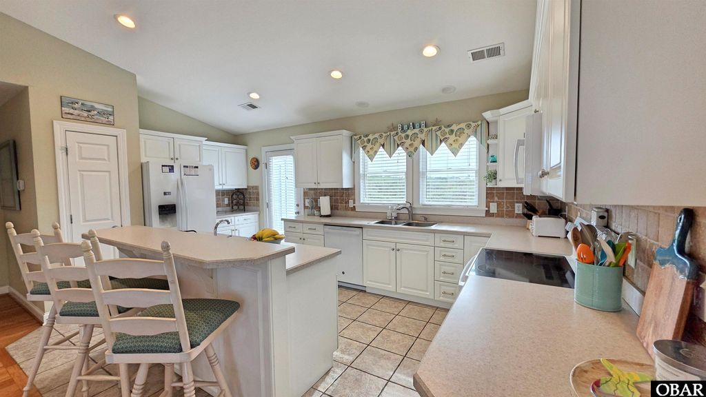 Image 19 of property listing at 3622 S Virginia Dare Trail, Nags Head, NC 27959
