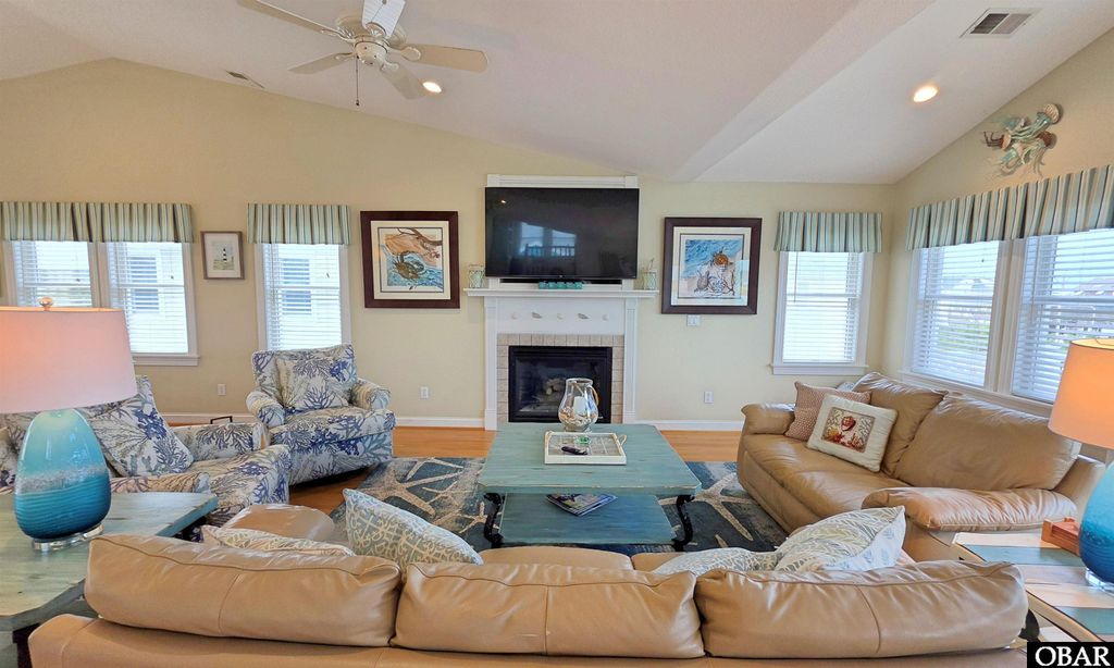 Image 7 of property listing at 3622 S Virginia Dare Trail, Nags Head, NC 27959
