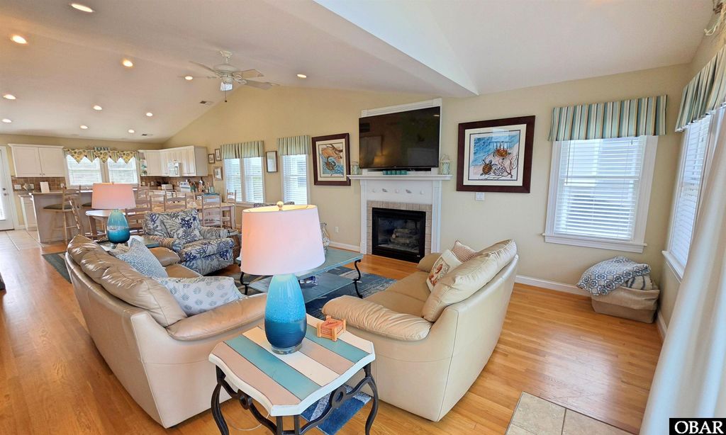 Image 8 of property listing at 3622 S Virginia Dare Trail, Nags Head, NC 27959