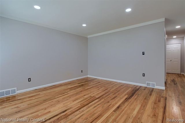 184 N Astor Street, Pontiac, MI 48342