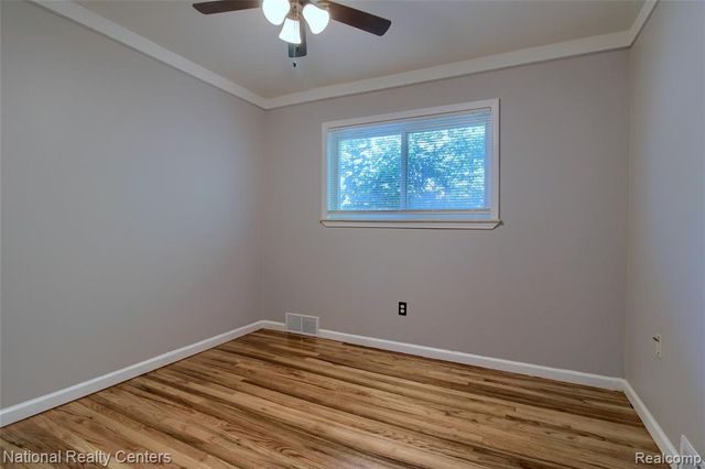 184 N Astor Street, Pontiac, MI 48342