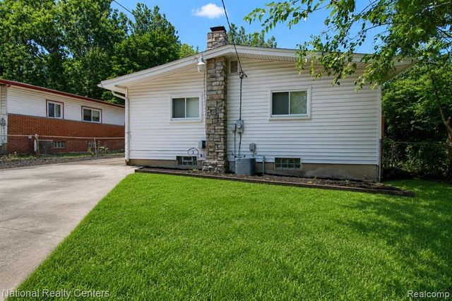 184 N Astor Street, Pontiac, MI 48342