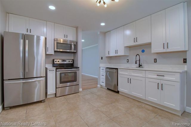 184 N Astor Street, Pontiac, MI 48342