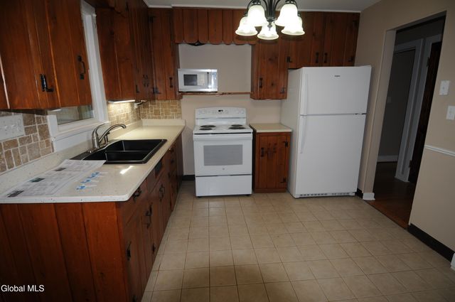 2 Arden Road, Glenville, NY 12302