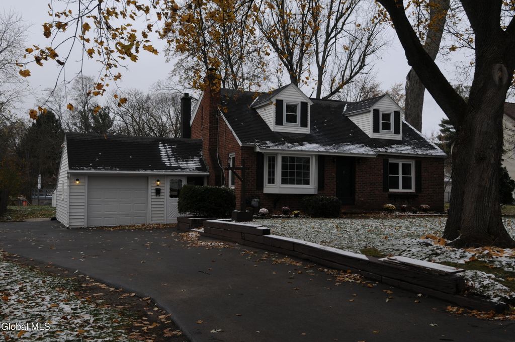 2 Arden Road, Glenville, NY 12302