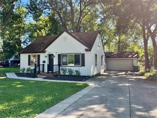 23096 HAWTHORNE Street, Farmington, MI 48336