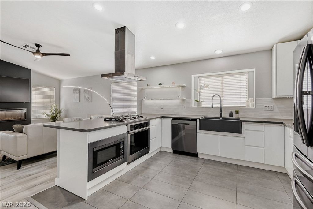 1915 Coralino Drive, Henderson, NV 89074 — photo 5