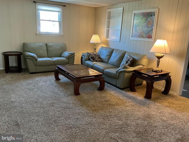19 PAUL RD, Maple Shade, NJ 08052