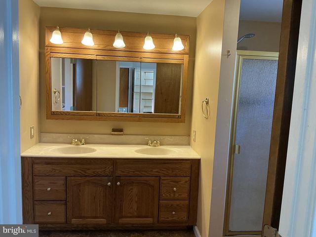 19 PAUL RD, Maple Shade, NJ 08052