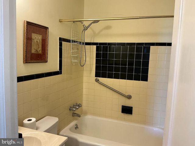 19 PAUL RD, Maple Shade, NJ 08052