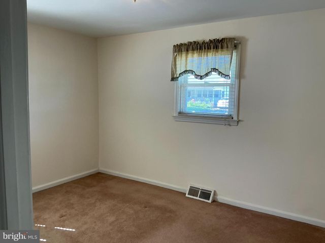19 PAUL RD, Maple Shade, NJ 08052