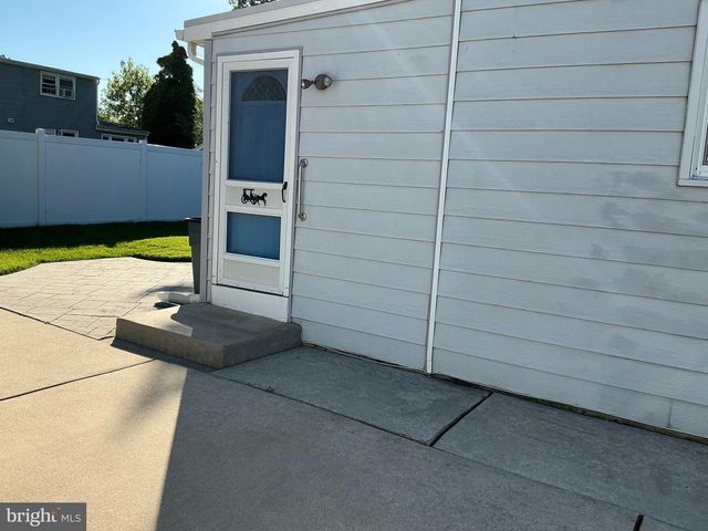 19 PAUL RD, Maple Shade, NJ 08052