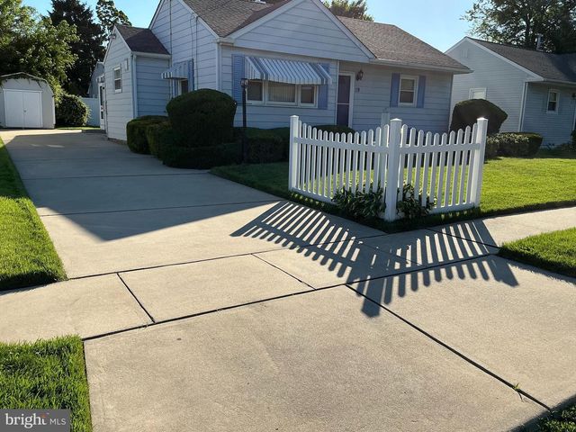 19 PAUL RD, Maple Shade, NJ 08052