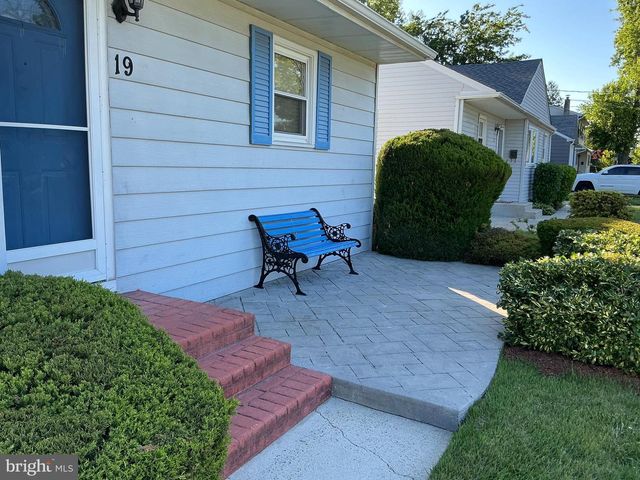 19 PAUL RD, Maple Shade, NJ 08052