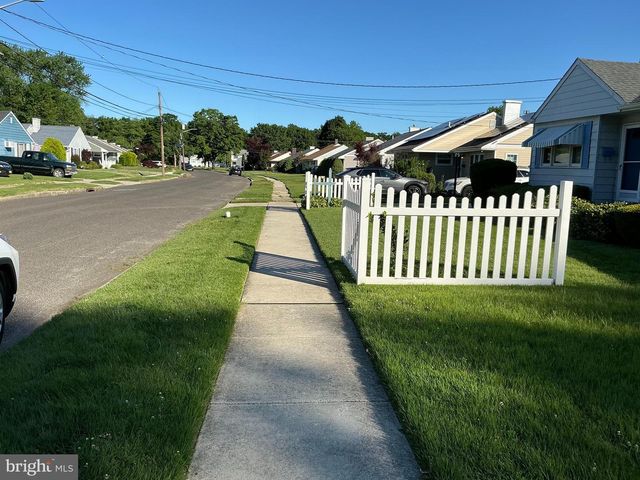 19 PAUL RD, Maple Shade, NJ 08052