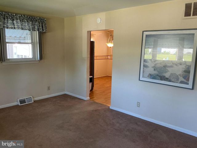 19 PAUL RD, Maple Shade, NJ 08052