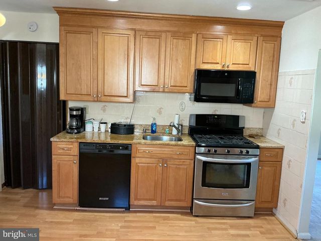 19 PAUL RD, Maple Shade, NJ 08052