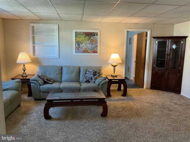 19 PAUL RD, Maple Shade, NJ 08052