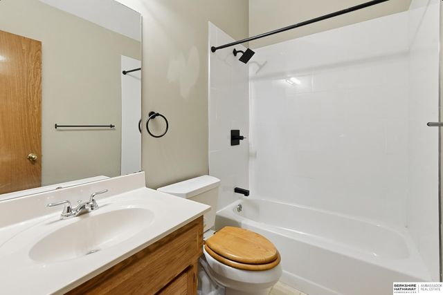 13572 V Circle, Omaha, NE 68137