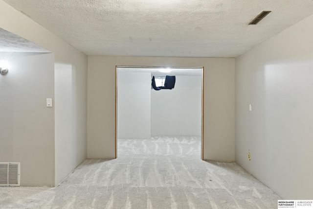 13572 V Circle, Omaha, NE 68137