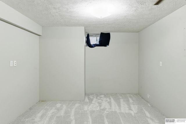 13572 V Circle, Omaha, NE 68137