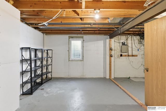 13572 V Circle, Omaha, NE 68137