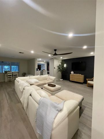 8948 SW 53rd St, Cooper City, FL 33328