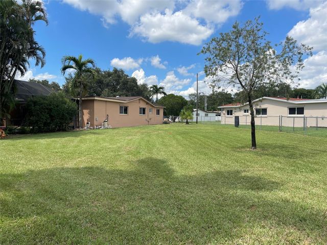 8948 SW 53rd St, Cooper City, FL 33328
