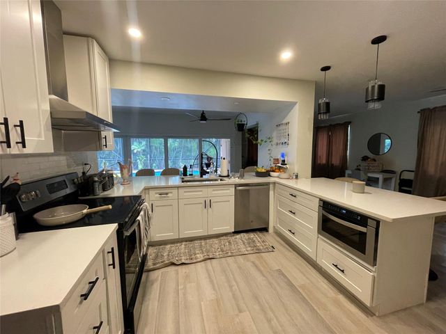 8948 SW 53rd St, Cooper City, FL 33328