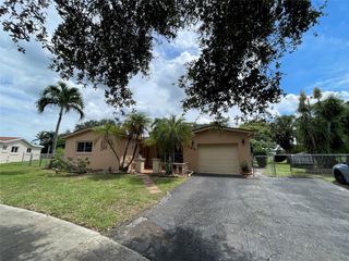 8948 SW 53rd St, Cooper City, FL 33328