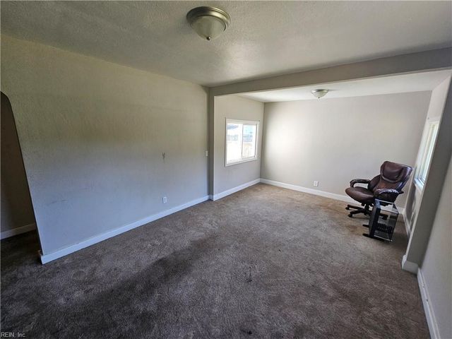 8 Fairview CIR S, Portsmouth, VA 23702