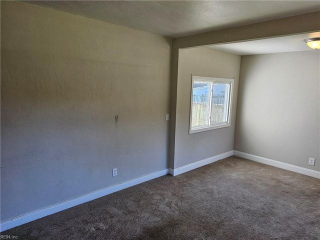 8 Fairview CIR S, Portsmouth, VA 23702